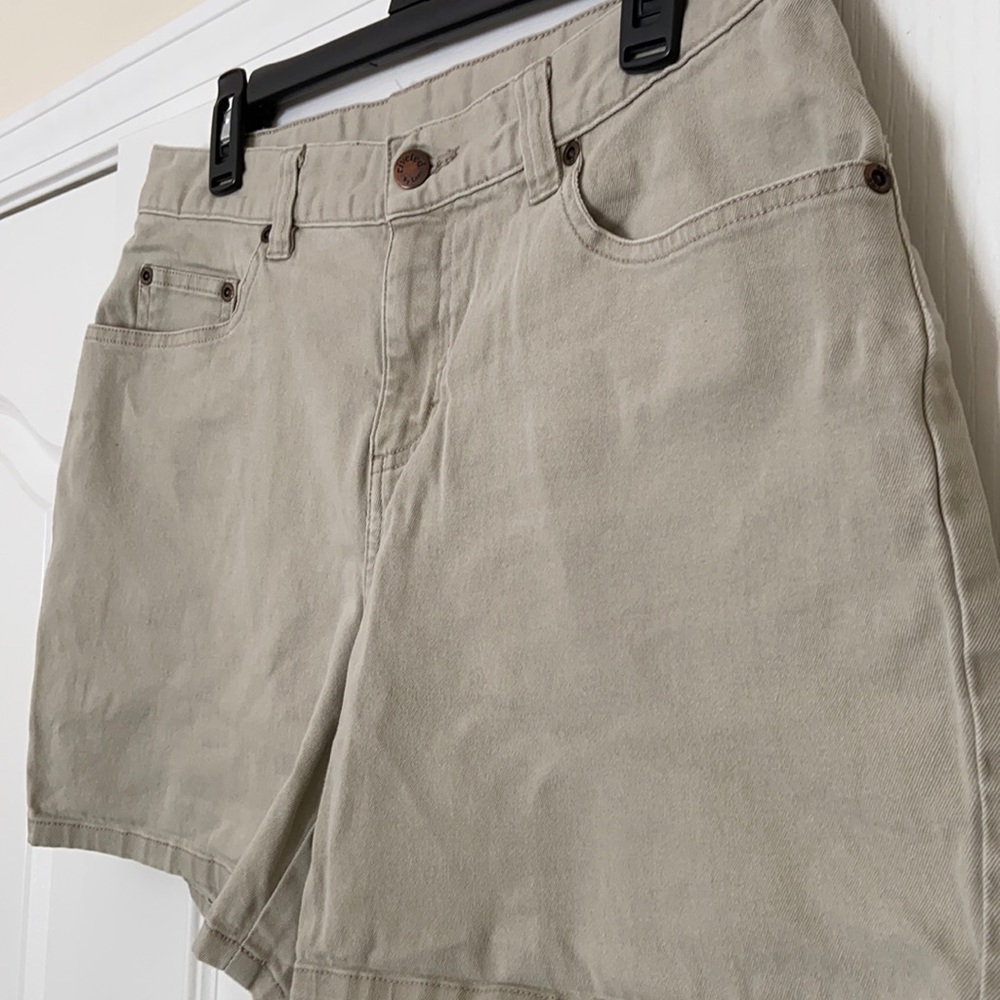 Riveted by Lee khaki colored shorts with 5” inseam